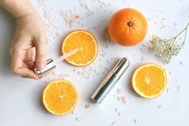 Czy serum z witaminą C można używać latem bez ryzyka dla skóry? Czy serum z witaminą C można używać latem bez ryzyka dla skóry?